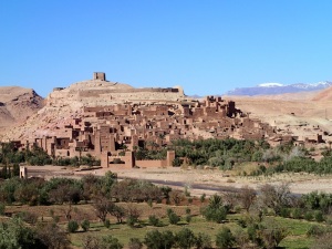 A cidade de Timbuktu ou Tumbuctu, fundada no século 5, onde foi criada a PRIMEIRA UNIVERSIDADE DO MUNDO, construída, segundo historiadores, antes do século 12. 